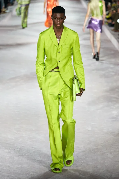 Look 64